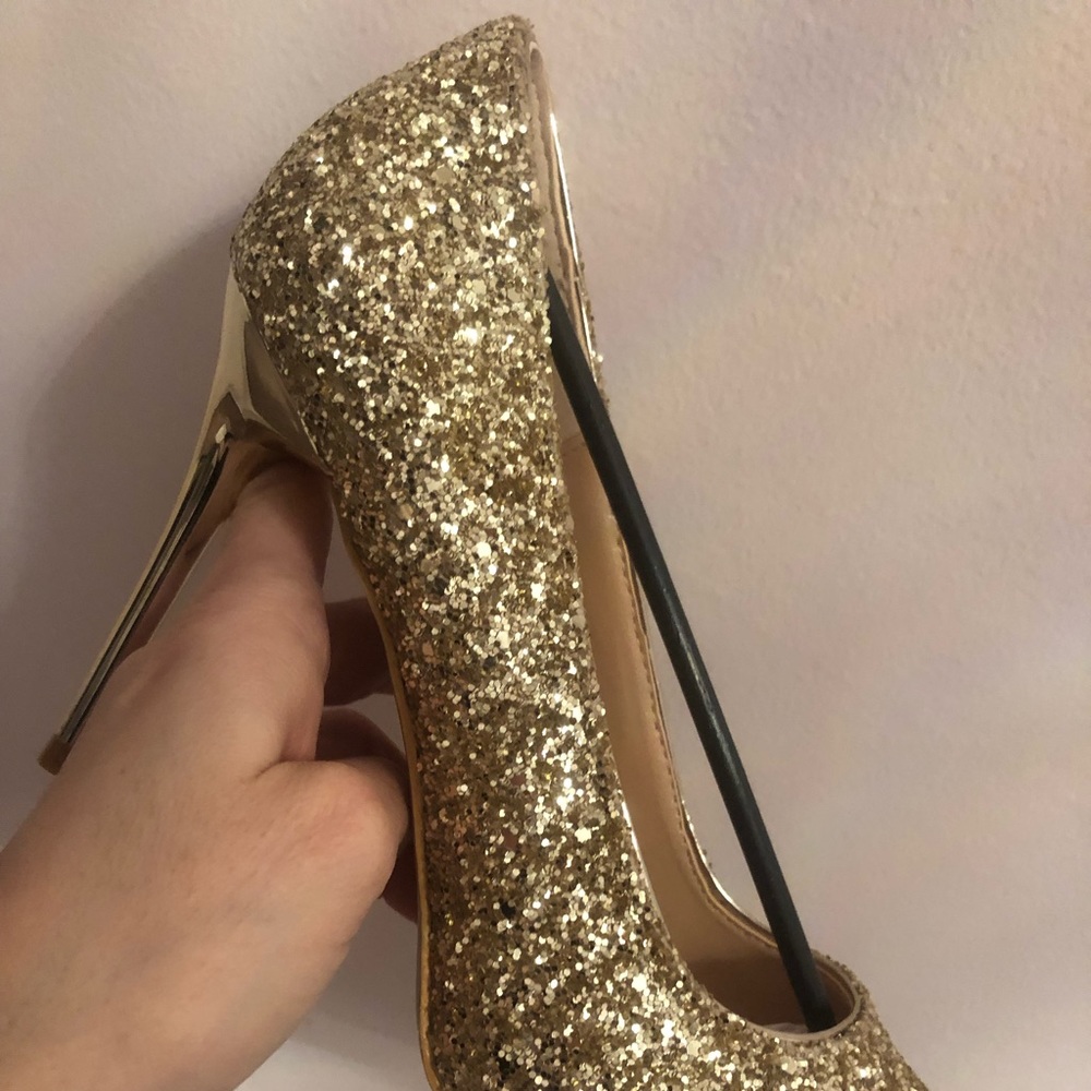 “Goldilocks” sparkle pumps - Picture 2 of 7